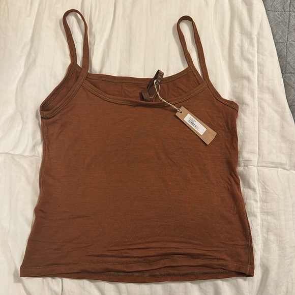 Skims tank top - Picture 2 of 2
